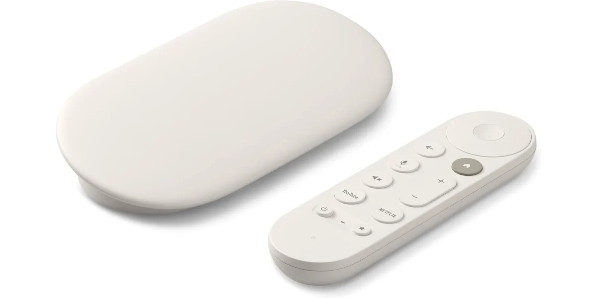 Google TV Streamer in Porcelain mit der zugehörigen Sprachfernbedienung